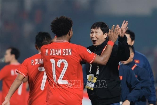 Sau nhiều cơ hội, phút 55, Xuân Son (12) đã ghi bàn thắng đầu tiên của mình trong màu áo đội tuyển quốc gia, nâng tỷ số trận đấu lên 2-0. Ảnh: Minh Quyết - TTXVN