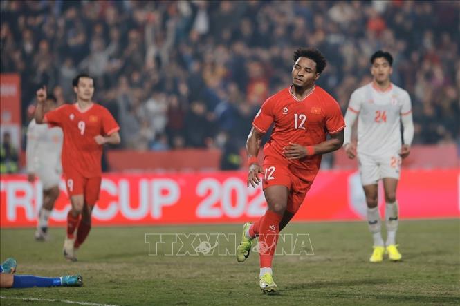 Niềm vui của Xuân Son (12) sau khi dứt điểm chính xác, nâng tỷ số lên 2-0 cho tuyển Việt Nam ở phút 55. Ảnh: Minh Quyết - TTXVN