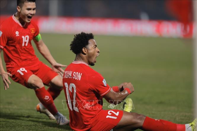 Xuân Son (12) đã có màn ra mắt đội tuyển quốc gia vô cùng ấn tượng với cú đúp bàn thắng và 2 đường kiến tạo thành bàn. Ảnh: Minh Quyết - TTXVN