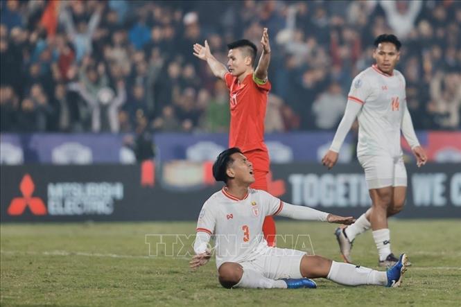 Phút 75, Quang Hải (19) ghi bàn nâng tỷ số lên 3-0. Ảnh: Minh Quyết - TTXVN