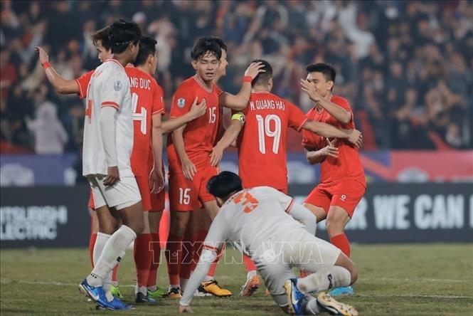 Phút 75, Quang Hải (19) ghi bàn nâng tỷ số lên 3-0. Ảnh: Minh Quyết - TTXVN