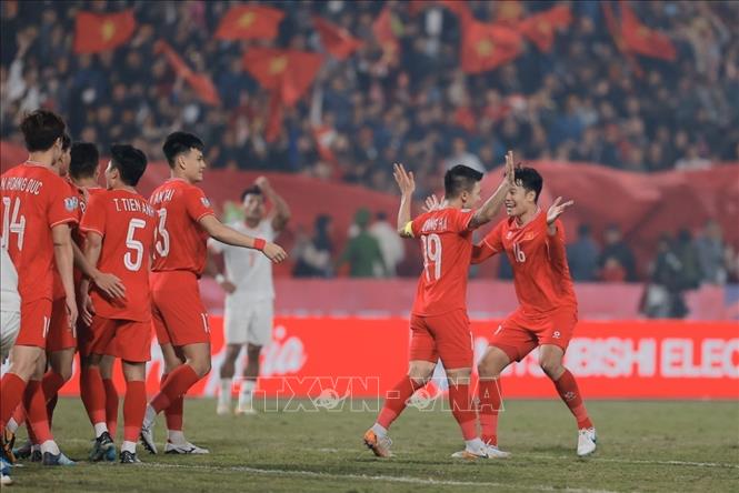 Phút 75, Quang Hải (19) ghi bàn nâng tỷ số lên 3-0. Ảnh: Minh Quyết - TTXVN