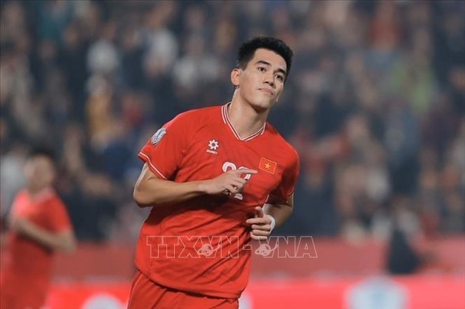 Phút 90+2, Tiến Linh (22) ghi bàn ấn định tỷ số 5 - 0. Ảnh: Minh Quyết - TTXVN