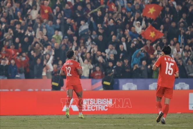 Xuân Son (12) ghi bàn ở phút 90, nâng tỷ số trận đấu lên 4-0 cho đội tuyển Việt Nam. Ảnh: Minh Quyết - TTXVN