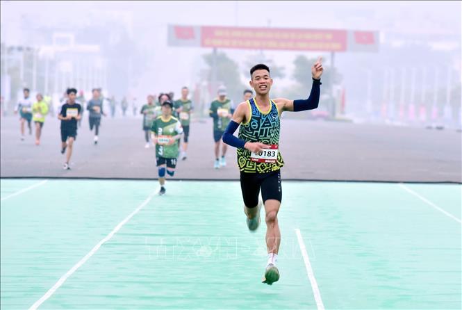 Các vận động viên tham gia giải Marathon Lai Châu năm 2024. Ảnh: Quý Trung – TTXVN