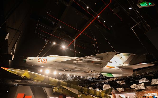 MiG-21, a supersonic jet fighter and interceptor aircraft with serial number 5121 participating in the Hanoi - Dien Bien Phu in the air campaign at the Vietnam Military History Museum. VNA Photo: Hoàng Hiếu