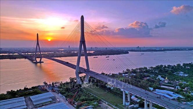 Cầu Cần Thơ là cầu dây văng có nhịp chính dài nhất tại khu vực Đông Nam Á (chiều dài nhịp chính là 550m), được xây dựng bằng nguồn viện trợ phát triển chính thức ODA của Chính phủ Nhật Bản và vốn đối ứng của Chính phủ Việt Nam. Ảnh: Tuấn Anh - TTXVN