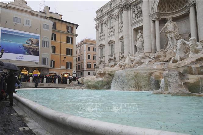 Đài phun nước Trevi tại Rome, Italy, mở cửa trở lại ngày 22/12/2024. Ảnh: Kyodo/TTXVN