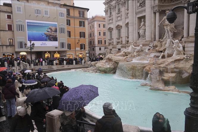 Đài phun nước Trevi tại Rome, Italy, mở cửa trở lại ngày 22/12/2024. Ảnh: Kyodo/TTXVN