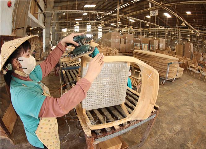 Wood products by the Hiep Long Fine Furniture Co. Ltd in Thuan An town are exported to the US, Japan, the Republic of Korea and Middle East countries. VNA Photo: Vũ Sinh