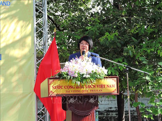 Bà Steejit Taipiboonsuk, Phó Tổng thư ký Hạ viện Thái Lan, phát biểu tại triển lãm. Ảnh: Đỗ Sinh - P/v TTXVN tại Thái Lan