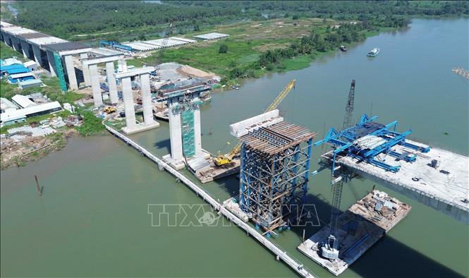 Dự kiến sẽ hoàn thành hợp long toàn bộ các nhịp của cầu trước Tết Nguyên đán năm 2025. Ảnh: Quốc Khánh - TTXVN