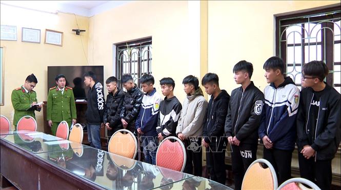 Các đối tượng tại cơ quan công an. Ảnh: TTXVN phát