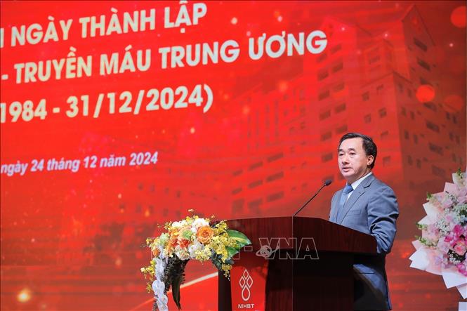 Thứ trưởng Bộ Y tế Trần Văn Thuấn phát biểu. Ảnh: Minh Quyết - TTXVN