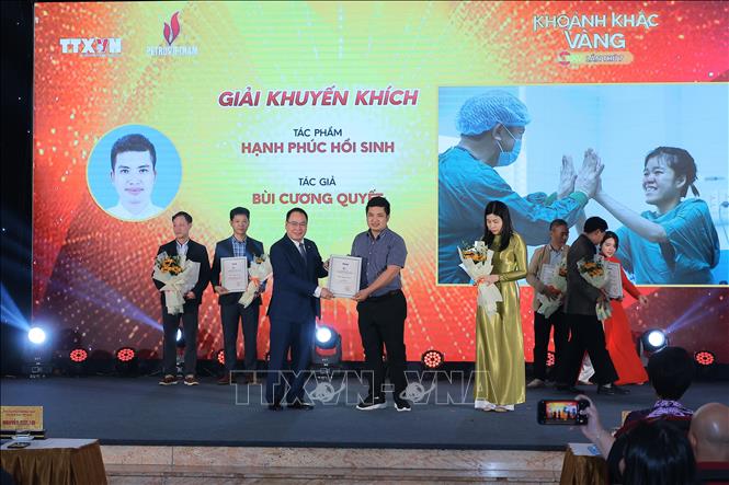Tác giả Bùi Cương Quyết (Hà Nội) nhận giải Khuyến khích với tác phẩm ảnh đơn 