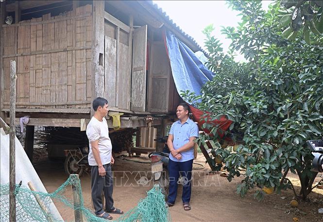 Ngôi nhà cũ dột, nát của hộ gia đình anh Hà Văn Quẩn, khu Văn Đai, thị trấn Mãn Đức (huyện Tân Lạc, tỉnh Hòa Bình). Ảnh: Thanh Hải - TTXVN 