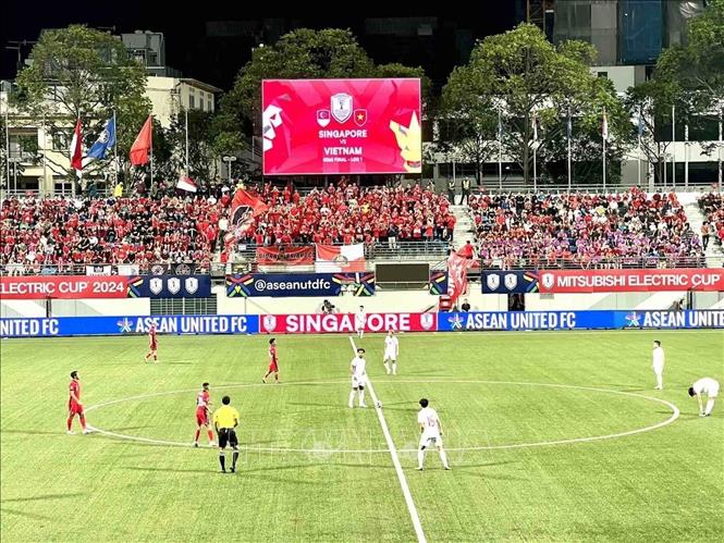 The two teams compete in the first leg of the Asean Championship semi-finals. VNA Photo