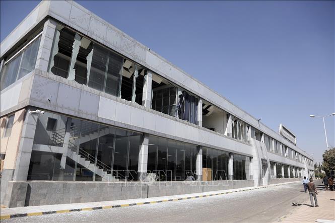 Cảnh đổ vỡ tại sân bay quốc tế Sanaa của Yemen, sau vụ không kích của Israel nhằm đáp trả các vụ tấn công từ lực lượng Houthi, ngày 27/12/2024. Ảnh: THX/TTXVN