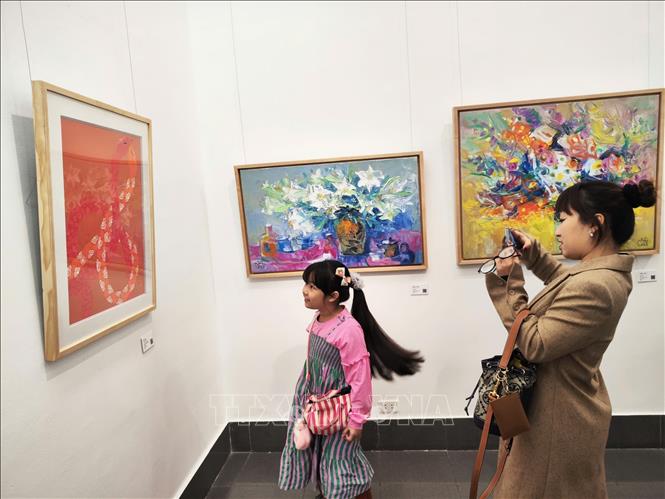 The G39 artists' group launches their annual exhibition with the central theme of the snake at the Vietnam Museum of Fine Arts in Hanoi on December 28. VNA Photo: Nam Sương 