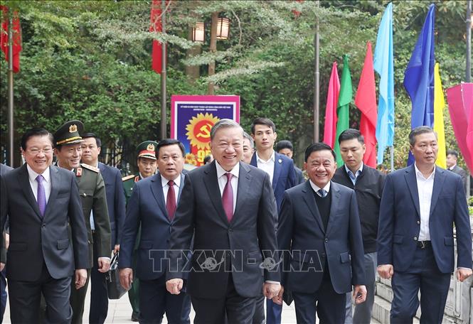 Party General Secretary To Lam visits the Kim Lien special national heritage site in Nam Dan district, the central province of Nghe An. VNA Photo: Thống Nhất