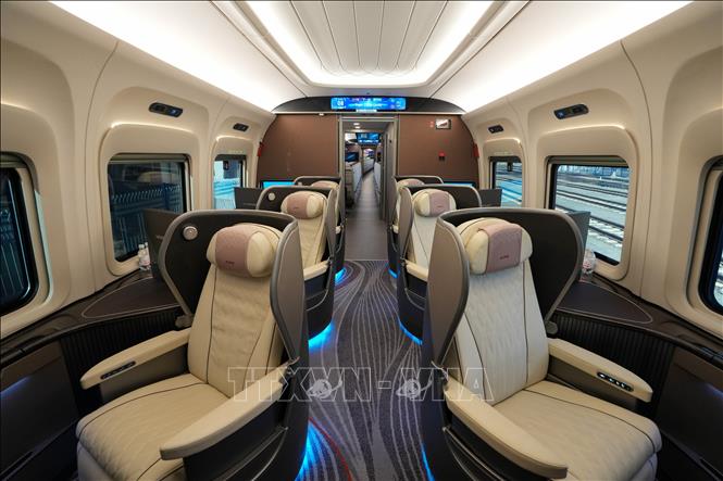 Bên trong tàu cao tốc CR450 tại Bắc Kinh, Trung Quốc, ngày 29/12/2024. Ảnh: THX/TTXVN