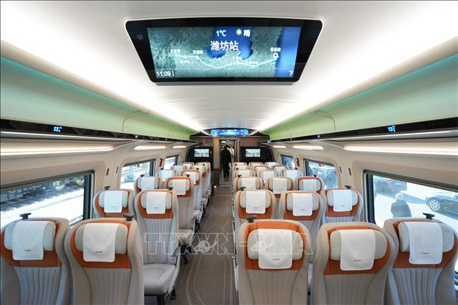 Bên trong tàu cao tốc CR450 tại Bắc Kinh, Trung Quốc, ngày 29/12/2024. Ảnh: THX/TTXVN