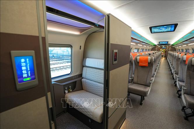 Bên trong tàu cao tốc CR450 tại Bắc Kinh, Trung Quốc, ngày 29/12/2024. Ảnh: THX/TTXVN