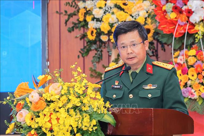 Đại tá Dương Minh Hải trình bày tham luận về vai trò khoa học trong lĩnh vực quốc phòng. Ảnh: Hoàng Hiếu - TTXVN 