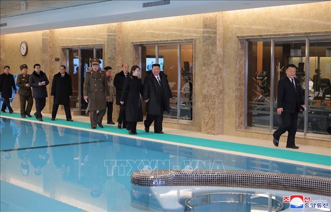 Nhà lãnh đạo Triều Tiên Kim Jong Un thị sát khu vực du lịch ven biển Kalma ở Wonsan ngày 29/12/2024. Ảnh: Yonhap/TTXVN