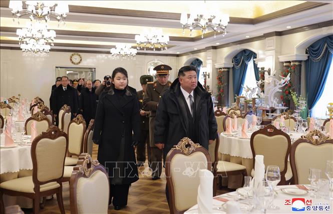 Nhà lãnh đạo Triều Tiên Kim Jong Un thị sát khu vực du lịch ven biển Kalma ở Wonsan ngày 29/12/2024. Ảnh: Yonhap/TTXVN