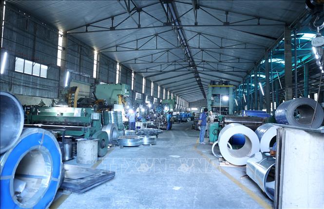 Xưởng sản xuất máy móc, thiết bị: bơm, lò sấy… của Công ty TNHH Sản xuất thương mại dịch vụ và xuất nhập khẩu Đăng Phong tại Khu Công nghiệp Tân An, tỉnh Đắk Lắk. Ảnh: Hoài Thu – TTXVN