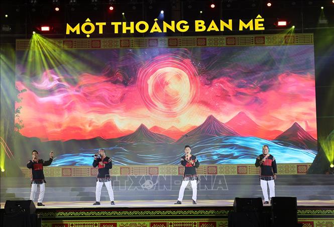 Chương trình nghệ thuật “Một thoáng Ban Mê” chào Năm mới 2025. Ảnh: Hoài Thu – TTXVN