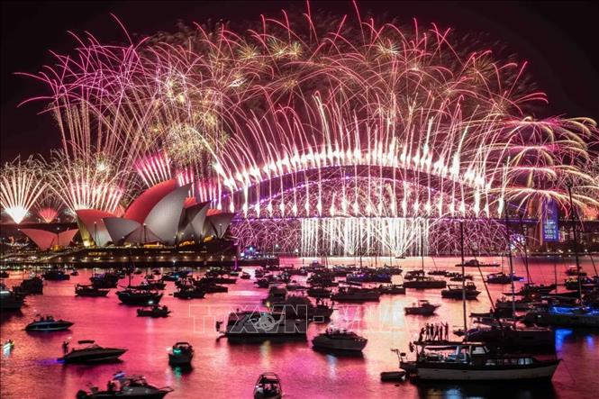 Pháo hoa chào Năm mới 2025 tại Cầu cảng Sydney, Australia, ngày 1/1/2025. Ảnh: Sydney Morning Herald/TTXVN