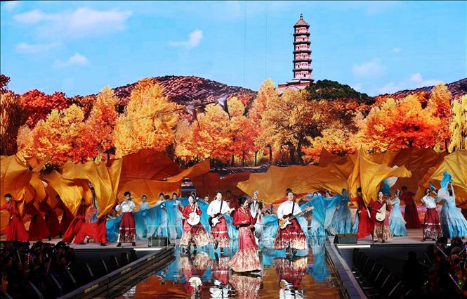 Một tiết mục biểu diễn nghệ thuật tại chương trình đếm ngược chào đón năm mới 2025 do thành phố Bắc Kinh tổ chức. Ảnh: Công Tuyên-PV TTXVN tại Trung Quốc