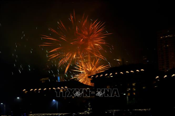 Màn pháo hoa rực rỡ mừng Năm mới 2025 tại thủ đô Colombo, Sri Lanka, ngày 1/1/2025. Ảnh: THX/TTXVN