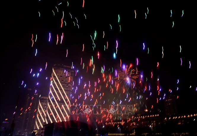 Màn pháo hoa rực rỡ mừng Năm mới 2025 tại thủ đô Colombo, Sri Lanka, ngày 1/1/2025. Ảnh: THX/TTXVN