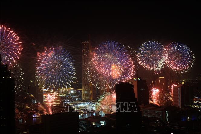 Màn pháo hoa rực rỡ mừng Năm mới 2025 tại thủ đô Bangkok, Thái Lan ngày 1/1/2025. Ảnh: THX/TTXVN