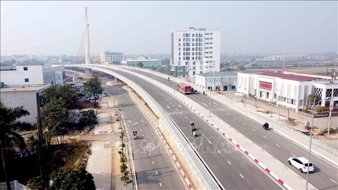 Vĩnh Phúc thông xe cầu vượt đường sắt tại đường Nguyễn Tất Thành. Ảnh: Hoàng Hùng – TTXVN