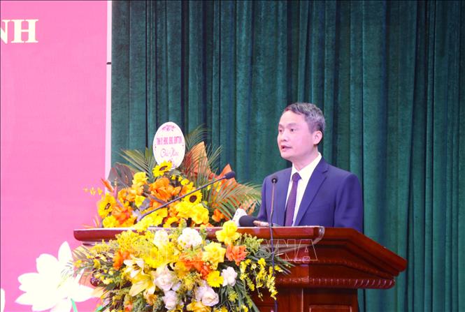 Hiệu trưởng rường Chính trị Nguyễn Văn Cừ tỉnh Bắc Ninh Trần Văn Vững phát biểu. Ảnh: Thanh Thương- TTXVN