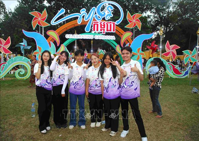 Giới trẻ Campuchia háo hức đón mừng năm mới 2025 trong khuôn khổ sự kiện “Chào mừng Campuchia” lần đầu tiên được tổ chức trên đất nước Chùa Tháp. Ảnh: Hoàng Minh - PV TTXVN tại Campuchia 