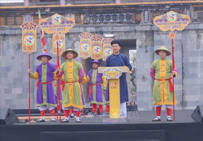 Hoang Viet Trung, director of the Hue Monuments Conservation Centre, speaks at the event. VNA Photo: Mai Trang