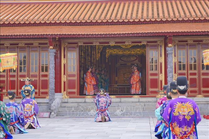 A New Year court ceremony of the Nguyen Dynasty is reenacted at Thai Hoa Palace in the Hue Imperial City. VNA Photo: Mai Trang 