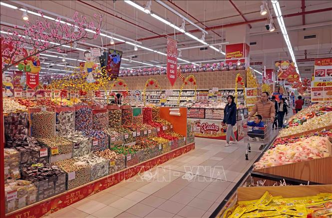 Variety of goods for Tet are available on shelves at the Go! Long Bien supermarket in Hanoi. VNA Photo: Trần Việt