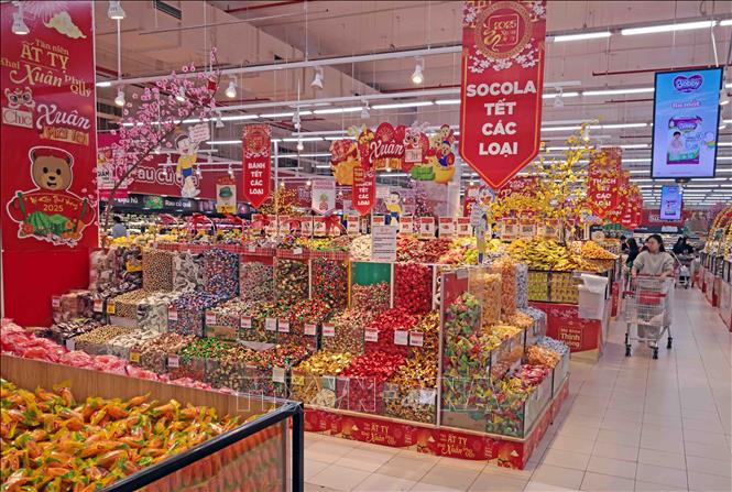 Confectionaries for Tet at the Go! Long Bien supermarket in Hanoi. VNA Photo: Trần Việt 