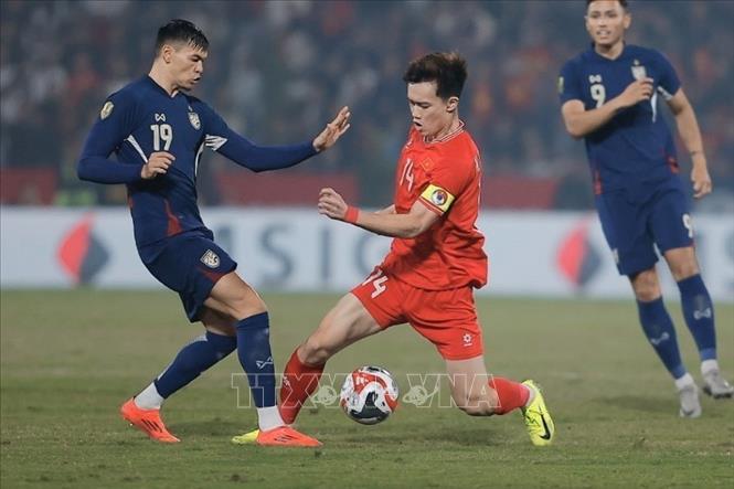 Hoàng Đức thi đấu tích cực và đóng vai trò giữ nhịp trận đấu cho đội tuyển Việt Nam. Ảnh: Minh Quyết – TTXVN

