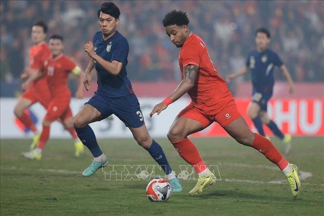 Phút 73, tiền đạo Xuân Son (12) tiếp tục ghi bàn thứ hai để nâng tỷ số lên 2-0 cho đội tuyển Việt Nam. Ảnh: Minh Quyết – TTXVN