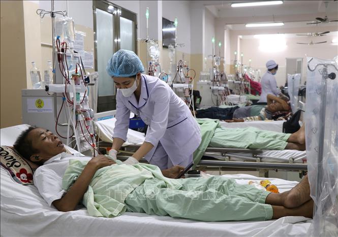 Máy chạy thận nhân tạo và máy rửa quả lọc được đưa vào sử dụng tại Khu Đơn nguyên Thận nhân tạo của bệnh viện. Ảnh: Tường Quân – TTXVN