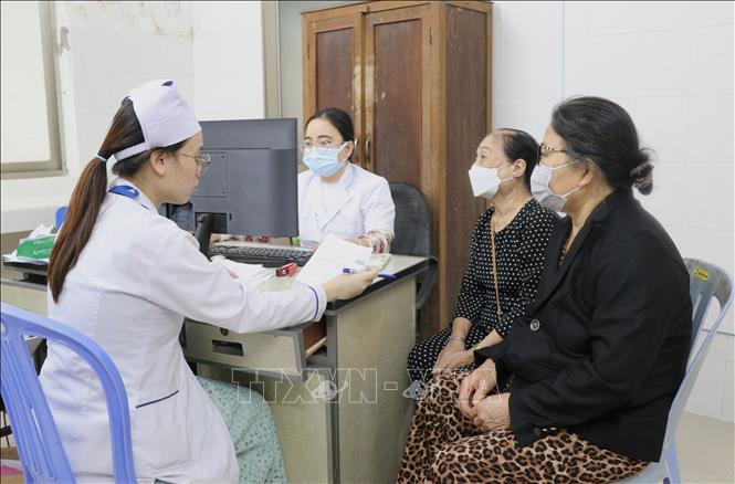 Người dân đến đăng ký khám chữa bệnh tại Bệnh viện Đa khoa tỉnh Phú Yên. Ảnh: Tường Quân – TTXVN