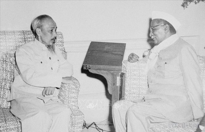 Chủ tịch Hồ Chí Minh gặp Tổng thống Prasat trong chuyến thăm hữu nghị Ấn Độ, ngày 5/2/1958. Ảnh: TTXVN