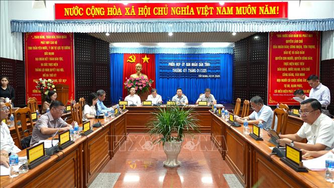 Phiên họp thường kỳ UBND tỉnh Tây Ninh tháng 1/2025. Ảnh: Minh Phú - TTXVN